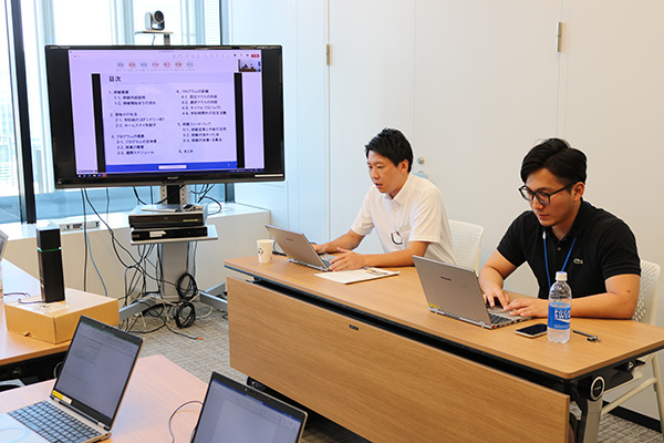 Round-table discussion with trainees sent overseas