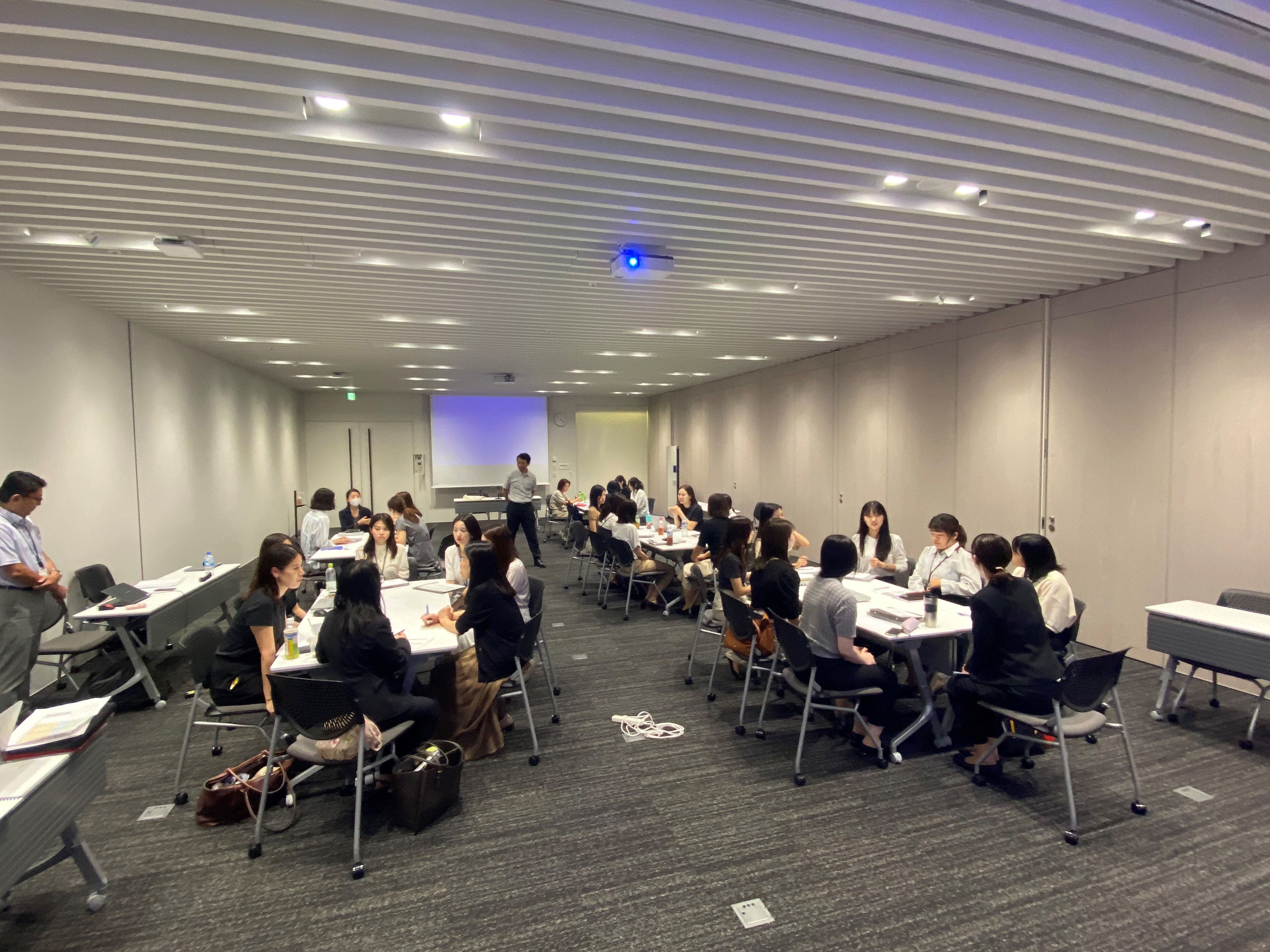 女性社員向けキャリアアップセミナーを開催